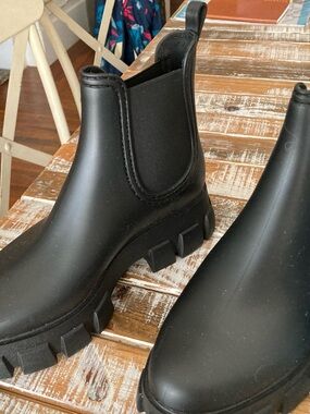 Jeffrey Campbell Black Matte Pleu Chelsea Boot Box